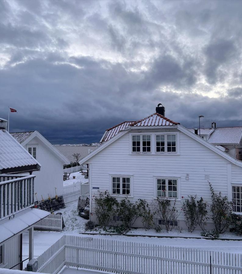 Hôtel Nevlunghavn Gjestgiveri à Larvik Extérieur photo
